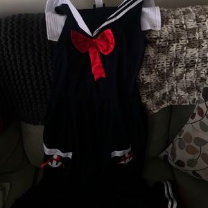Sailorsdress with a soft red ruffle on the bottom